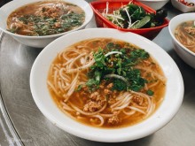 Image: ‘Typical’ Da Lat crab noodle soup eatery turns 30