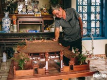 Image: The unique model of the smallest mahogany communal house in Vietnam