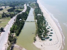 Image: Container resort on Ha Tinh beach