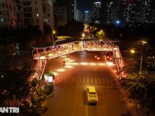 Image: Seamless fancy color-changing LED lights on the unique design overpass in Hanoi