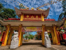 Image: Thai Son Pagoda on Cau mountain, Binh Duong – spiritual attraction for tourists