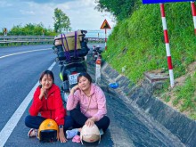 Image: Daughter takes her mother on a trip across Vietnam