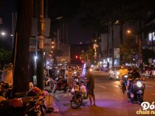 Image: The “extreme” snack street in Ho Chi Minh City: Located between two famous universities, every night is crowded.