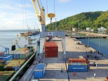 Image: Hue launches container transport route in Chan May Port