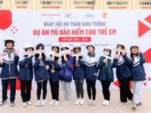 Image: Thousands of standardized helmets distributed to Hanoi students