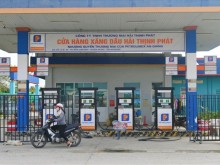 Image: Trade minister calls for effort to prevent fuel shortage at Tet