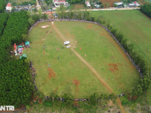 Image: Thousands of people enjoy watching farmers race horses at the Go Thi Thung festival
