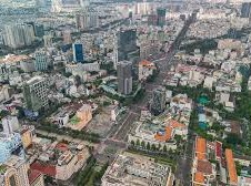 Image: Real Estate Market Shifts Focus Amidst Abundant Capital