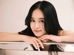 Image: Child Star of 'Silk Dress of Hanoi' Transforms into Action Heroine