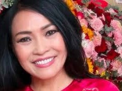 Image: Phuong Thanh Receives Honor at Age 53