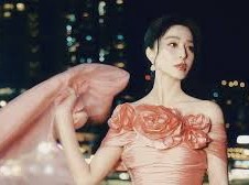 Image: Fan Bingbing Stuns as 'Peony in Full Bloom' at Busan Film Festival