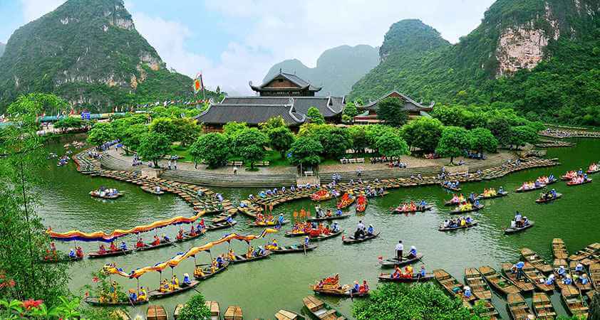 Vietnam Admire The Outstanding Scenery Of Trang An Landscape Complex