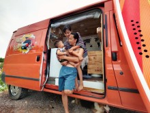 Image: Spending 250 million dongs to turn the old car into a house, the young couple made a journey across Vietnam in a living space of only 6 square meters.