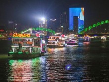 Image: Da Nang resumes night activities on Han River