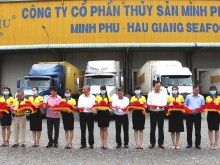 Image: Vietnam exports first batch of shrimp this year