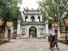 Image: Deserted scene “without a shadow” at famous tourist spots in Hanoi