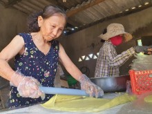 Image: Return to Tam Quan coconut land to enjoy the sweet potato rice paper