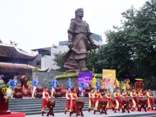Image: Stop a series of the big spring festival in Tet Tan Suu