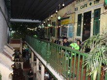 Image: Three Hanoi style cafes between Saigon, just one word: Maze!