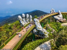 Image: Da Nang Golden Bridge was voted by the British newspaper as a new wonder of the world, being first on the list
