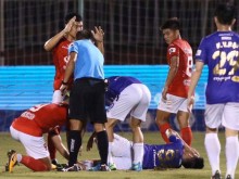 Image: Vietnam international Do Hung Dung out for at least 1 year after horrendous tackle
