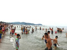 Image: Travel experience Cua Lo Nghe An self-sufficient 2021 attracts tourists by the enchanting beach