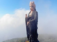 Image: Visit the sacred Buddha Tay Bon Da Son on Ba Den mountain