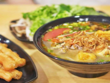 Image: An unique style of crab noodle soup in Hanoi