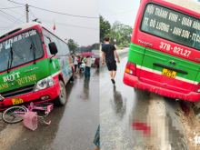 Image: Fifth-grade girl dies as passenger bus collides with motorcycle in Vietnam