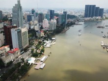 Image: Floating restaurant requested to relocate away from Ho Chi Minh City’s Bach Dang Wharf