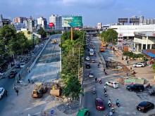 Image: Ho Chi Minh City scrambles to fix streets as inundation season approaches