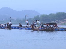 Image: Seventh-grade students go missing after swim in northern Vietnam river