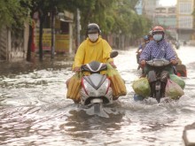 Image: Early morning downpour sinks parts of Ho Chi Minh City