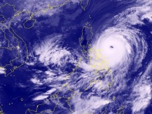 Image: Super Typhoon Surigae not likely to enter East Vietnam Sea