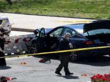 Image: World breaking news today April 3 U S Capitol Police officer dies after attacker rammed car into checkpoint