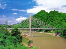 Image: Come to Quang Tri to admire the majestic Dakrong suspension bridge between the mountains and forests
