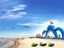 Image: Cua Viet Quang Tri beach tourism delight in bathing and playing