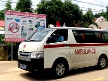 Image: 8 Vietnamese elementary school students receive emergency aid after taking anthelmintics