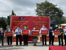 Image: Dien Bien Province gifts medical supplies to six Lao northern provinces
