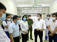 Image: Hanoi limits gatherings to 10 people to beef up COVID-19 containment
