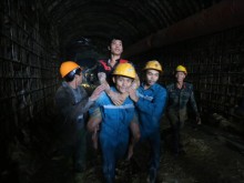 Image: Vietnam mine emergency workers perform daring rescues deep underground, under pressure