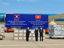 Image: Vietnam supports Laos 500 000 medical equipment in Covid 19 fight