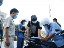 Image: Da Nang fines maskless people