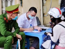 Image: Hanoi fines 134 Vietnamese, foreigners for not wearing face masks in public