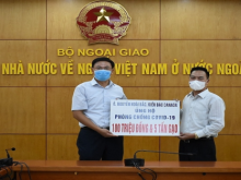 Image: Overseas Vietnamese businessmen support Covid 19 prevention and control