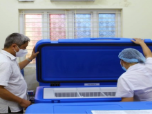 Image: UNICEF aids Vietnam refrigerators in storing vaccines