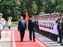 Image: Vietnam welcomes top Lao leader vissiting Hanoi