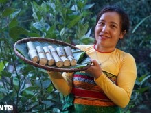 Image: Unique dish of rice dishes in bamboo tubes, bringing the “breath” of the mountains and forests