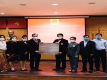 Image: Donations from Overseas Vietnamese Continue to Assist Homeland