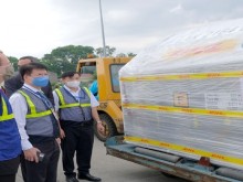 Image: Over 97 000 Pfizer Vaccine Doses Arrive in Vietnam